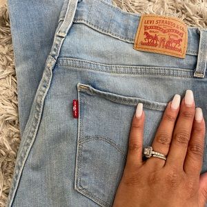 311 Levi skinny shaping jeans